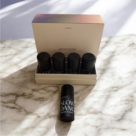 Vitruvi Other - Vitruvi Signature Kit -  Essential Oil Blends